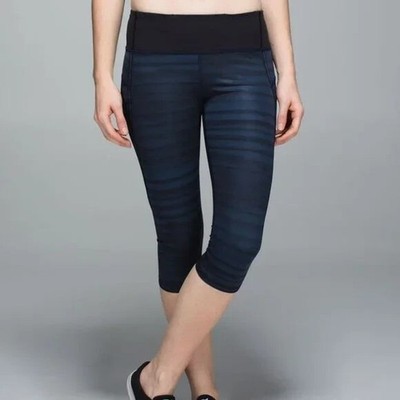 Lululemon Run Top Speed Crop in Good Vibes Deep Navy Black / Black Size 6