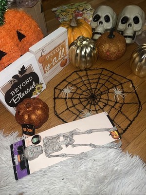 HALLOWEEN Mix Box Of Misc Items See Pics. Total 19 Items. Some Lights & Sounds