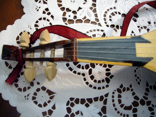 American Girl Doll Felicity Pleasant Company Mandolin Guitar 1st burgundy ribbon - Picture 3 of 5