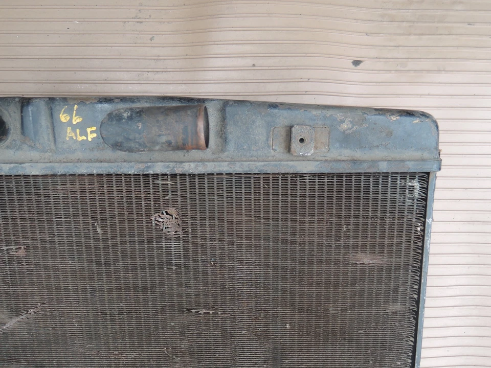 RADIADOR ALFA ROMEO GIULIA SPRINT GT / GTV usado original para RECORTAR Foto 4 de 4