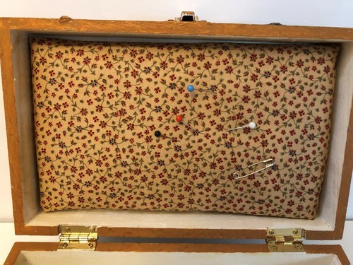 Box perfect to store sewing supplies, unique texture of the wood. - Picture 5 of 9