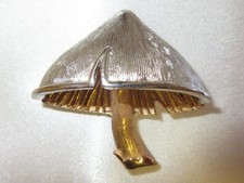 Cool Vtg 70 80s Signed NAPIER 3D MUSHROOM FUNGI Silver Gold Realistic Brooch Pin