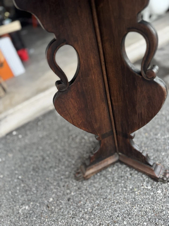 Mesa pedestal hexagonal Kittinger vintage - madera maciza, patas de garra, hecha en EE. UU. Foto 3 de 4