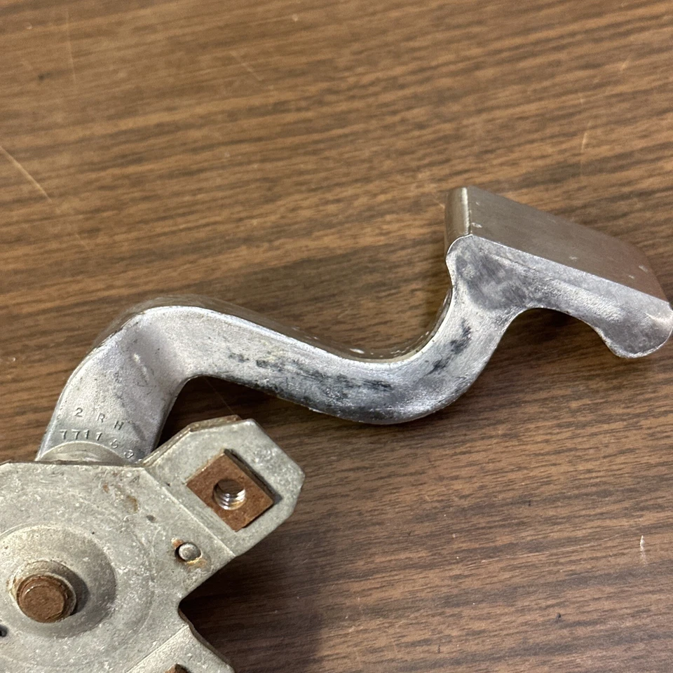 Manija de puerta interior derecha FRT 1971-1976 Cadillac Eldorado lado del pasajero 7711537 Foto 4 de 4