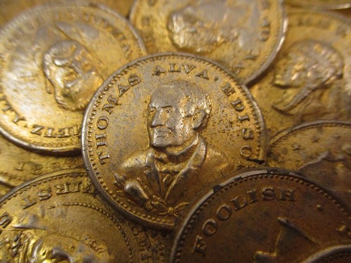 Vintage Gold Coin Token Pile Paperweight Detroit Michigan Commercial Welding Co - Picture 6 of 10