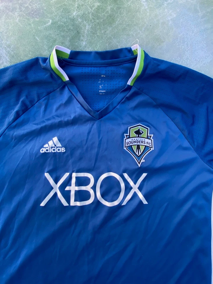Vintage Adidas MLS Seattle Sounders FC Men's Jersey Size L. - Image 2 of 4