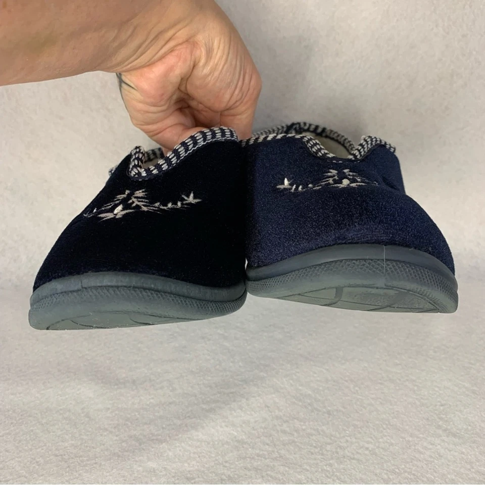 Zapatillas bordadas florales de terciopelo azul marino talla 9 zapatos de casa de campo de abuela Foto 2 de 4