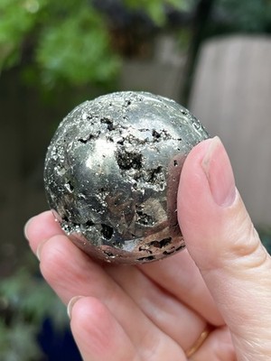 Pyrit große Kristallkugel AAA+ Fülle / manifestierendes Glück 226g 47mm 34
