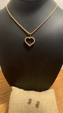 Beautiful Gold Tone Rhinestone Heart Pendant Necklace  Rhinestone Earrings Set