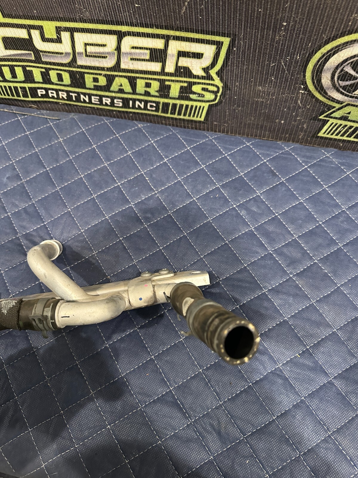 2017 2018 AUDI R8 COOLANT HOSE PIPE LINE W/ SUPPORT MOUNT BRACKET OEM 4S0813239