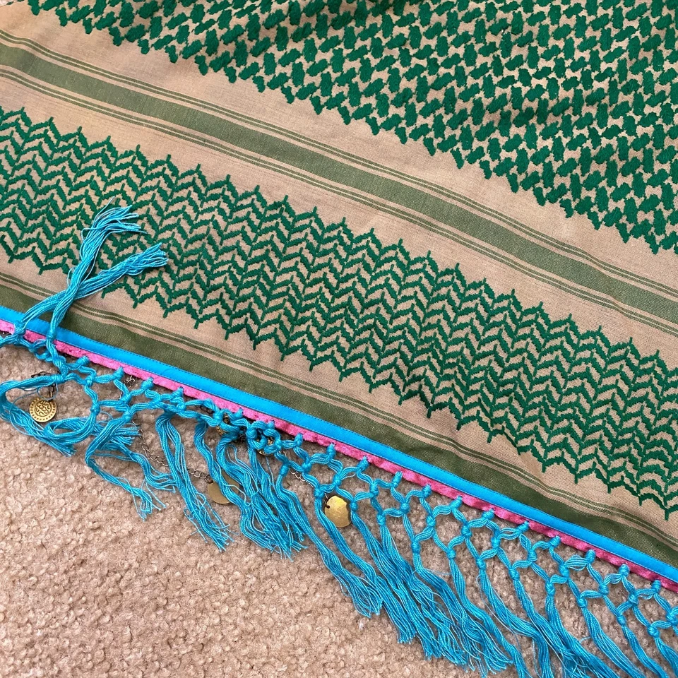 VTG Chan Luu Women Triangle Scarf 40 X 36 Green/Blue Zigzag Print Fringe Hem NWT - Image 2 of 4