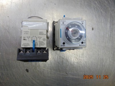 (1) AUTONICS AT8N TIMER with SOCKET BASE