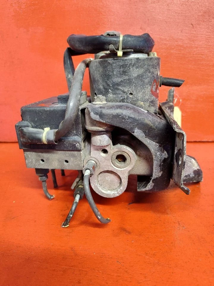 1994 1995 Toyota 4Runner 4WD Auto Trans Anti-Lock Brake ABS Pump Modulator - Image 2 of 4