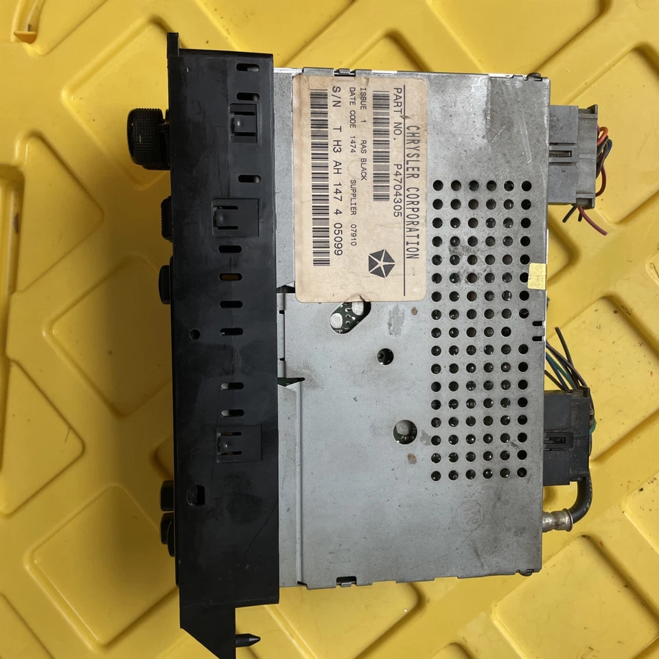 Dodge Chrysler Jeep Ram Mopar 1984-2001 radio casete AM FM P4704305 Foto 4 de 4