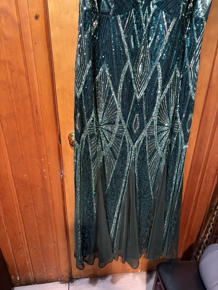 Emerald Green Evening Dress Floor length size 22 - Image 2 of 4