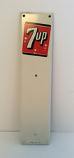 Letrero de empuje de puerta de metal troquelado para publicidad de refrescos vintage de 7 unidades sin usar