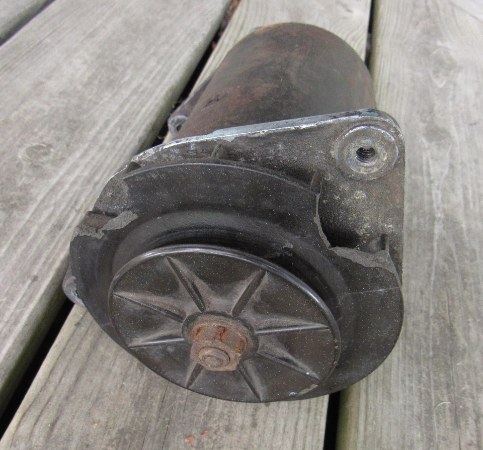 ORIGINAL Amphicar 770 GENERATOR with pulley - working - Imagem 3 de 4