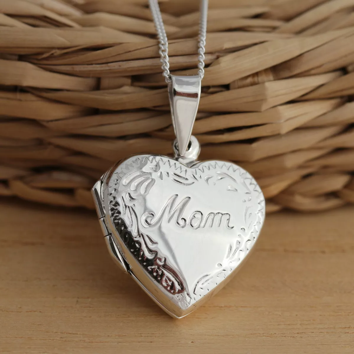 Locket necklace for mom deals