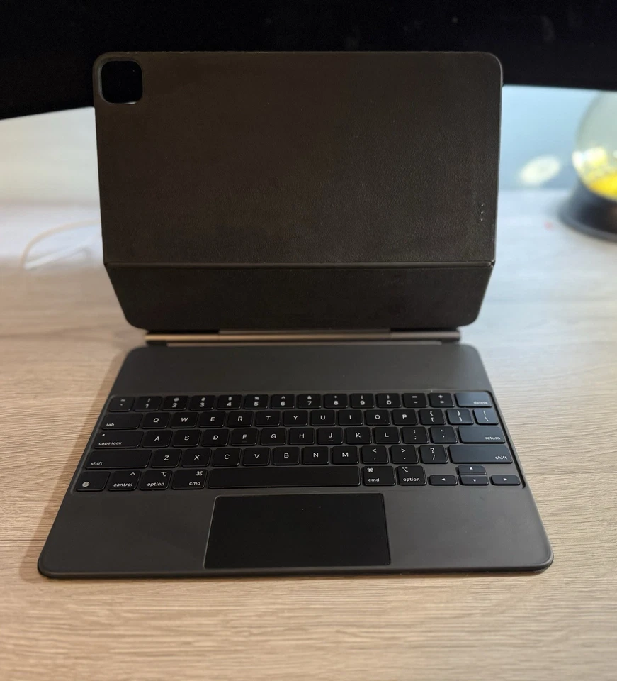 Apple — волшебная клавиатура для iPad Air 13 дюймов (M2 M3) — черная - Изображение 3 из 4