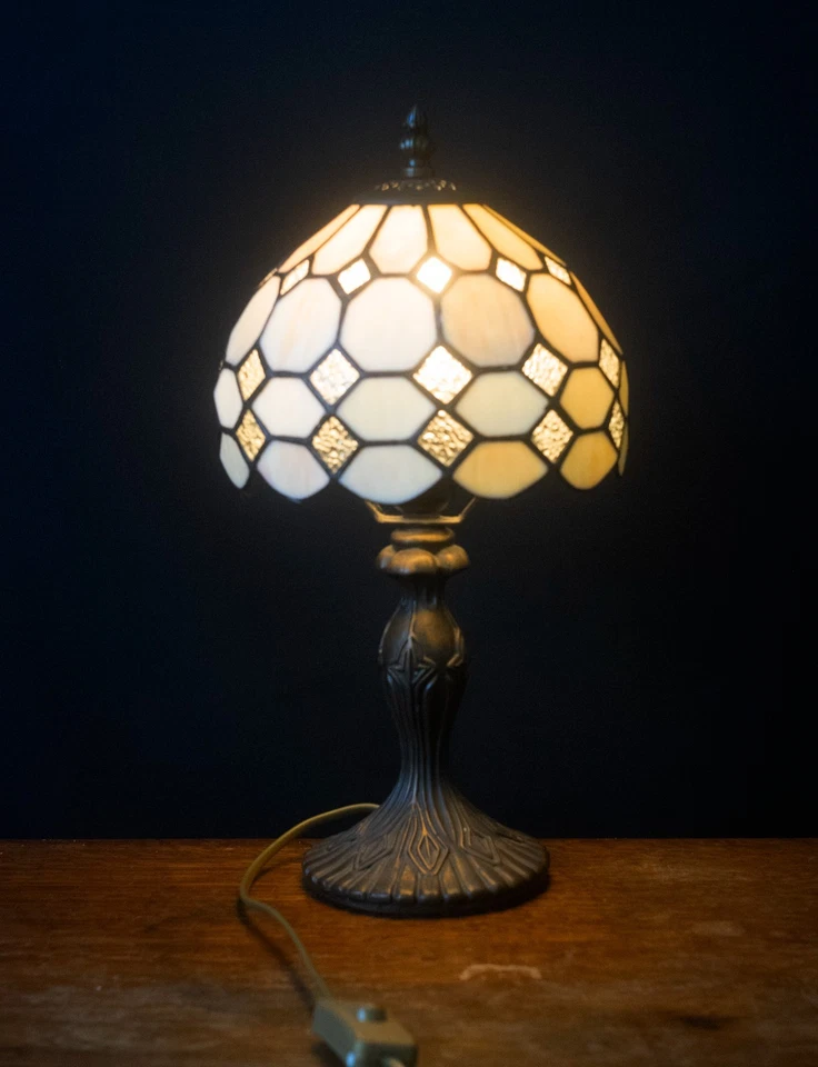 Vintage Tiffany Style Table Lamp – Stained Glass Shade – Art Nouveau Base - Image 4 of 4