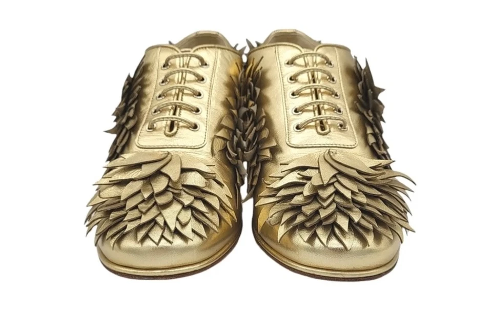 New! Chanel Cruise 2018 Gold Laurel CC Lace Up Oxford Rare Sz 42!! MSRP $1800+ - Image 2 of 4