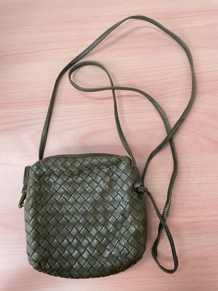 Authentic Bottega Veneta Intrecciato Shoulder Bag Crossbody Bag Khaki Leather