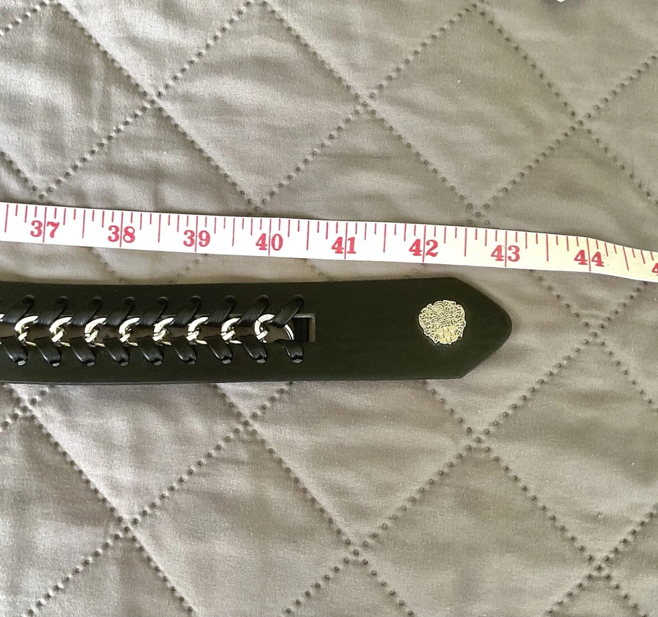 Cinturón de moda Vince Camuto negro con detalles de metal plateado talla L  Foto 4 de 4