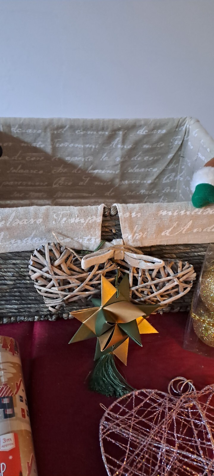 Christmas Hamper bundle (Decoration and wrapping) Incudes Wicker hamper