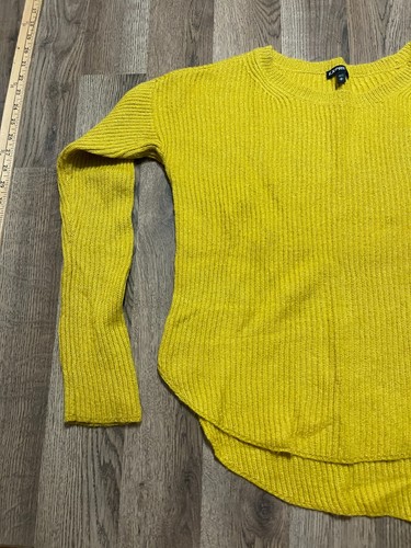 Express Sweater, Women's Size Medium, Yellow, Pullover, Crew Neck, Knit - Picture 3 of 10