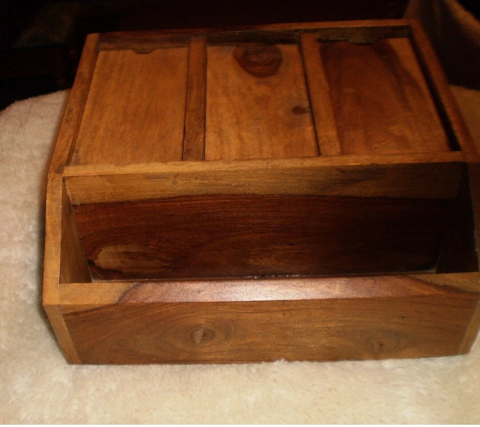 Wooden Multi-Device Charging Station and Valet - Image 2 of 4