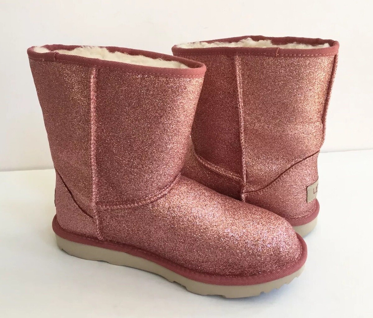 UGG KID CLASSIC SHORT II GLITTER PINK US 6 - WILL FIT WOMEN US 8