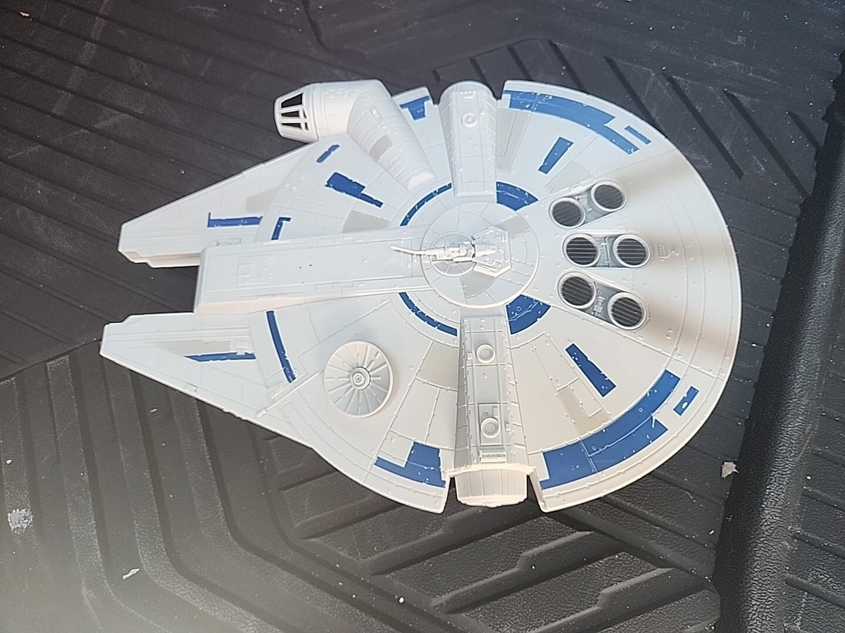 Millenium Falcon 12
