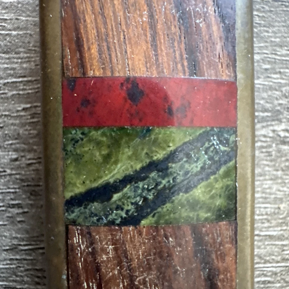 Clip de dinero con incrustación vintage - madera, jaspe rojo y piedra verde - hecho a mano Foto 4 de 4