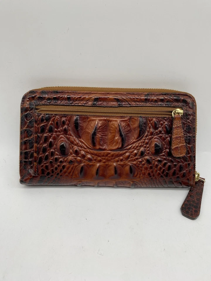 Cartera de cuero de cocodrilo Brahmin para mujer marrón en relieve Foto 2 de 4