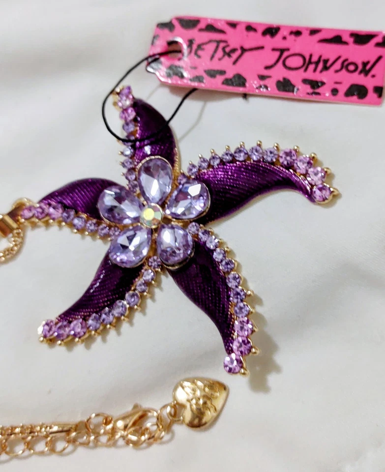 Collar y cadena estrella de mar Betsey Johnson esmalte verde y estrás rosa  Foto 3 de 4