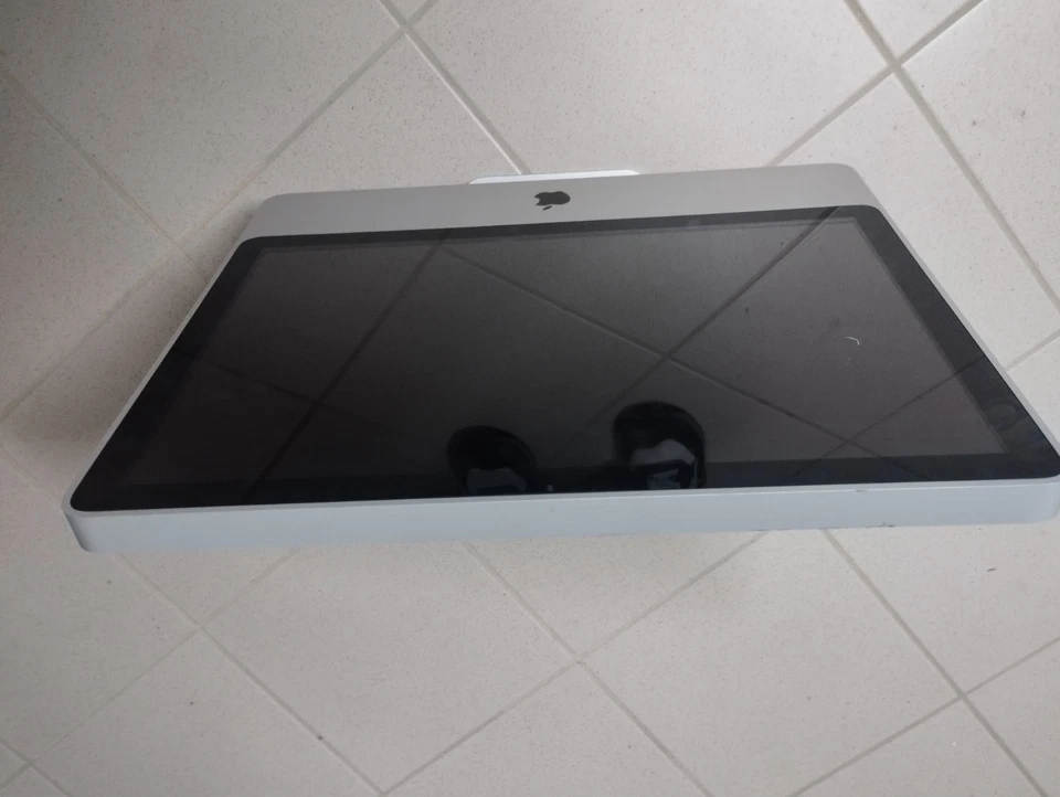 iMac 24" A1225 Core 2 Duo 2.8 Ghz Ram 4 Gb DDR2 NON FUNZIONANTE Per Ricambi - Immagine 4 di 4