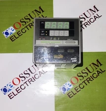 YAMATAKE CORPORATION AZBIL SDC31 C315GA000100 DIGITAL CONTROLLER VOLTAGE 220VAC