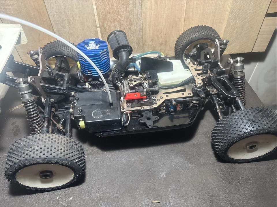 Mugen Seiki MBX5 Buggy With Sportswerks 26c Nitro Engine and Manual No Reserve - Image 3 of 4