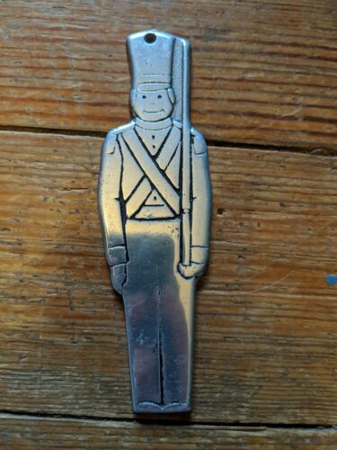 4.5" XMAS TREE ORNAMENT METAL SOLDIER GUARD VTG - Picture 1 of 2