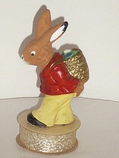 Antiker Candy Container Osterhase mit Kiepe und Eiern Pappmaschee um 1920 selten