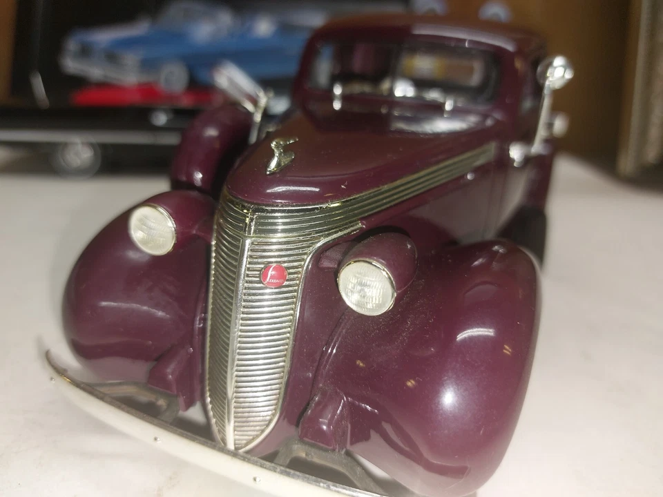 Road Signature escala 1/18 1937 Studebaker cupé camioneta exprés Borgoña Foto 2 de 4