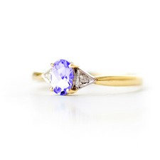 18K. SOLID GOLD RING WITH DIAMONDS & TANZANIT...