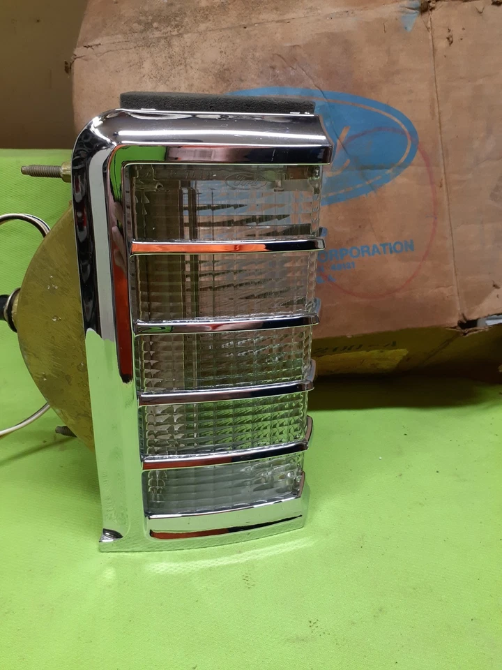 Lámpara de luz de señal de giro Ford 74-79 Lincoln Park OEM D4VY-13200-A nuevo de lote original Foto 3 de 4
