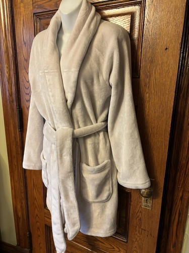 VICTORIA'S SECRET Soft Plush Pale Pink Monogram Logo Cozy Short ROBE Size M/L - Picture 4 of 5