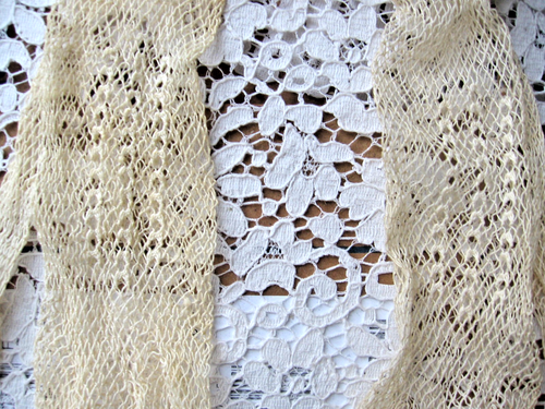 ANTIQUE 1900 INTRICATE HAND CROCHET IVORY MESH VICTORIAN GLOVES - S - Picture 3 of 5