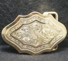 XD09159 VINTAGE 1970s FLORAL ARTWORK UNISEX FASHION GOLDTONE BELT BUCKLE