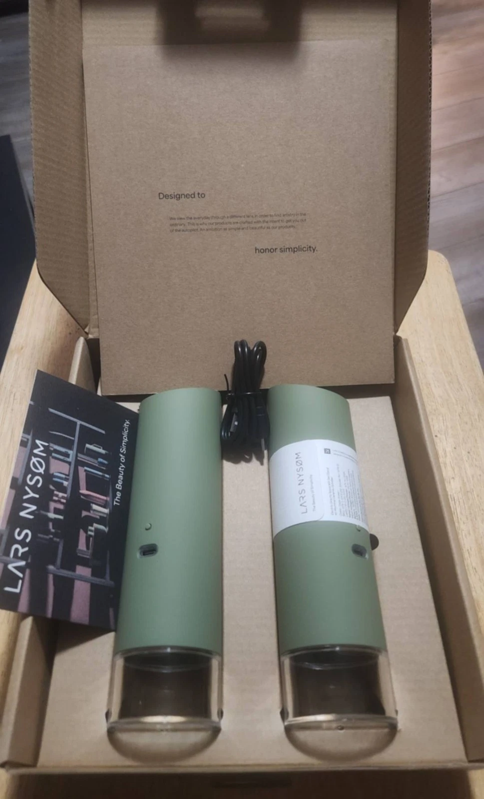 LARS NYSØM Electric Salt and Pepper Grinder Set I Automatic Salt and Pepper Mill
Opens in a new wind