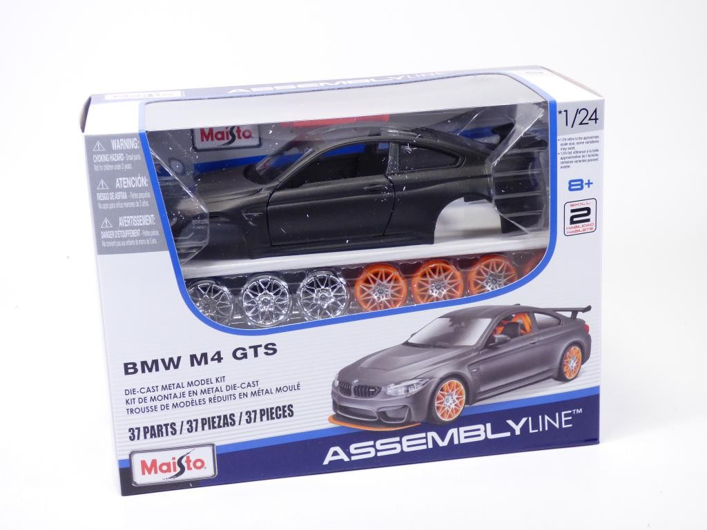 Maquette BMW M4 GTS F82 gris mat 1/24 à monter soi-même