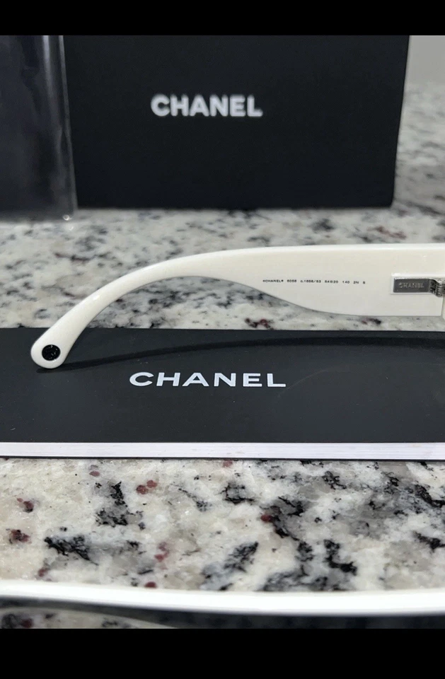 New CHANEL Sunglasses Cat Eye Runway  Black & White Women - Image 4 of 4