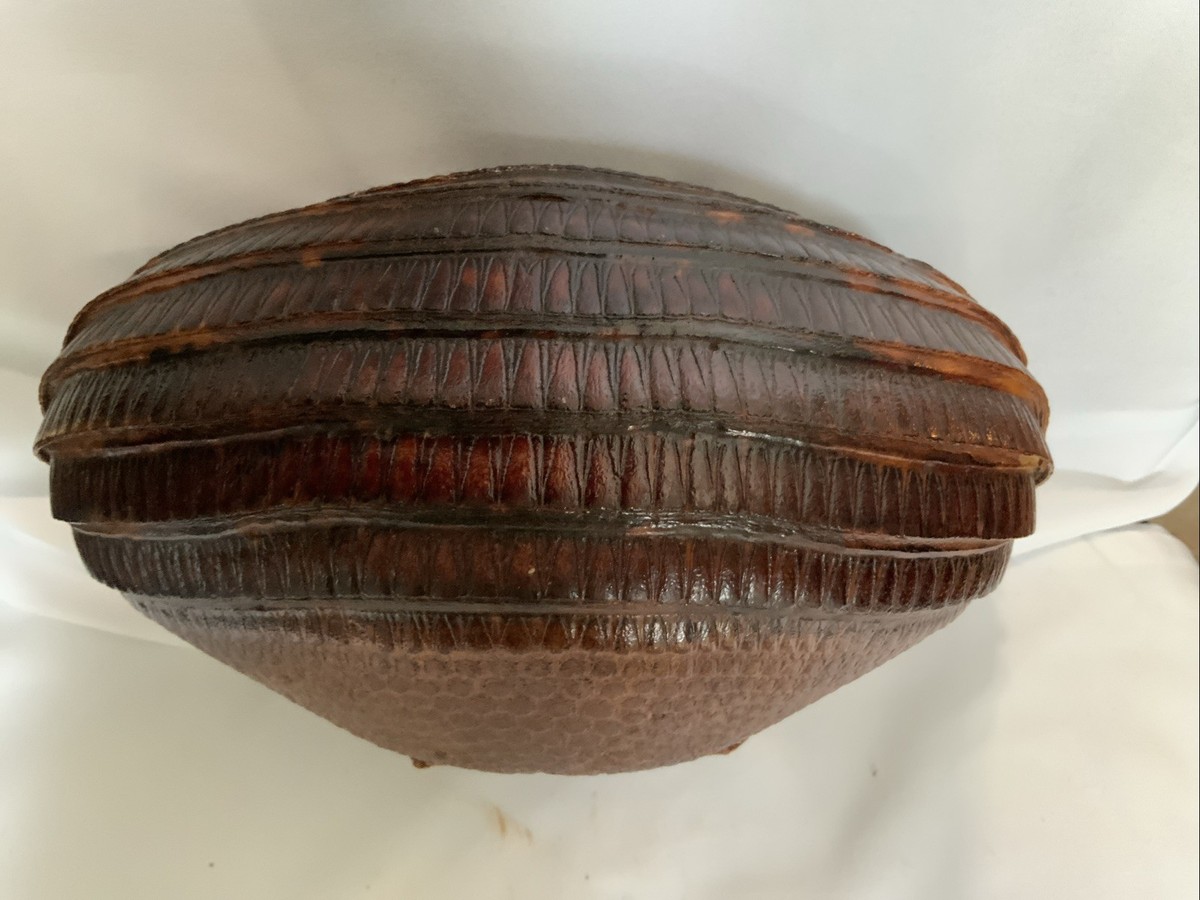 Vintage Armadillo Purse with Interior Mirror And Strap View 4